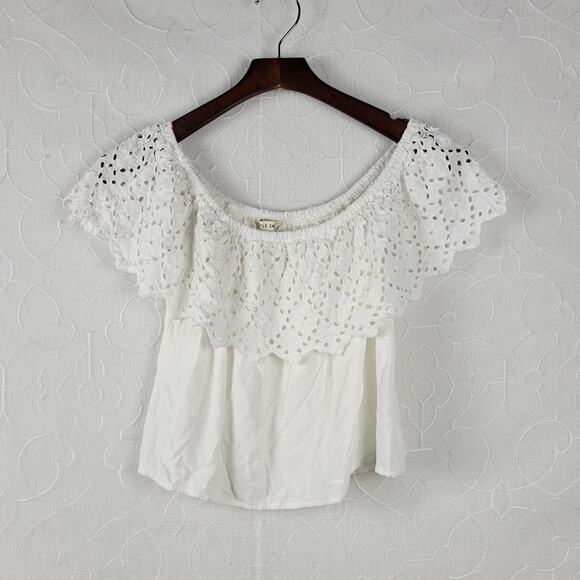 Style Envy Tops - Style Envy Women Top Size M White Eyelet Off-the-Shoulder Cropped Stretch Casual